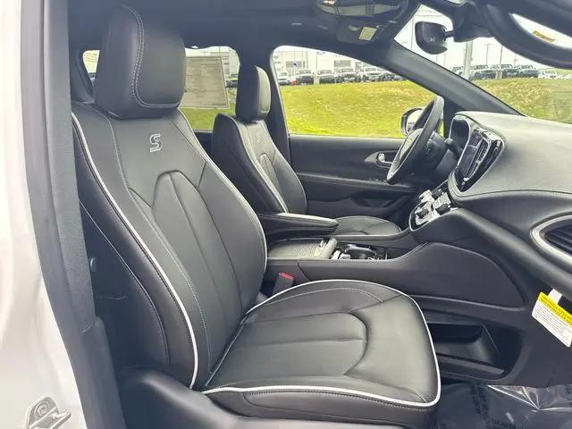 2027 Chrysler Pacifica Limited
