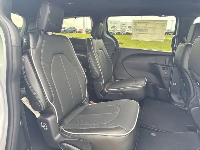 2027 Chrysler Pacifica Limited