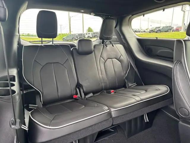 2027 Chrysler Pacifica Limited