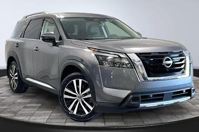 2025 Nissan Pathfinder Platinum FWD for sale in Roanoke, IN