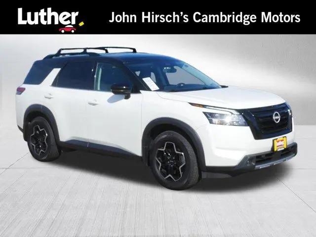 2023 Nissan Pathfinder SL 4WD for sale in Cambridge, MN