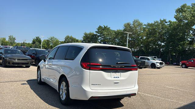2027 Chrysler Pacifica PACIFICA SELECT