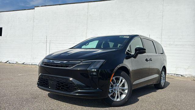2027 Chrysler Pacifica Select for sale in Bloomfield Hills, MI