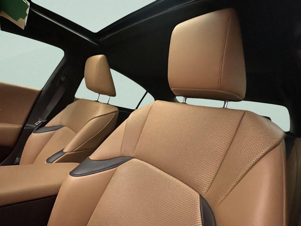 2021 Lexus ES 250 - Photo 11