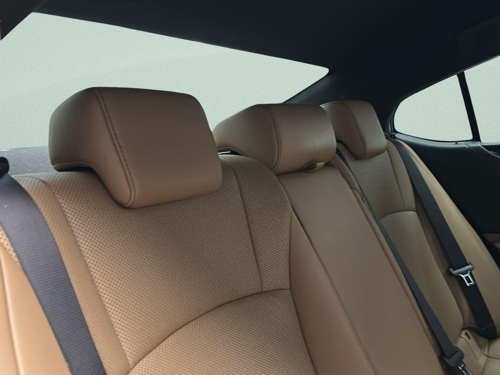 2021 Lexus ES 250 - Photo 17