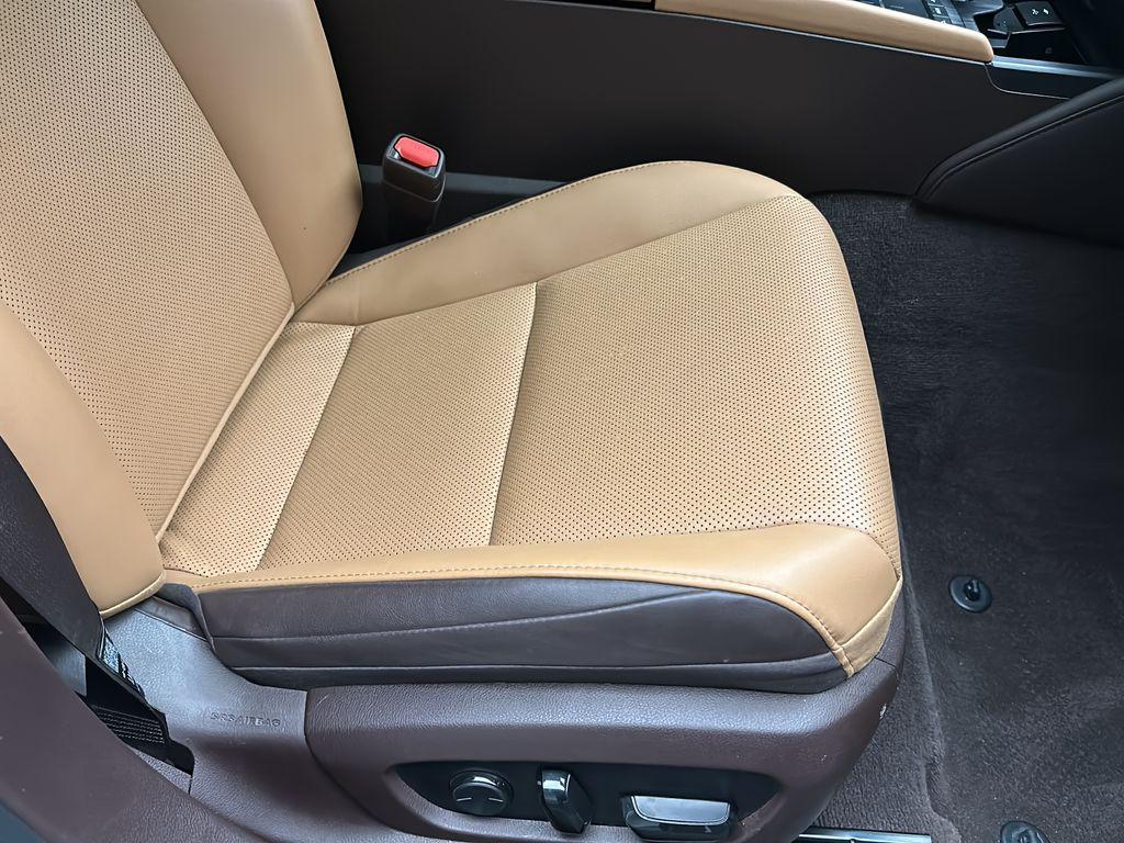 2021 Lexus ES 250 - Photo 20