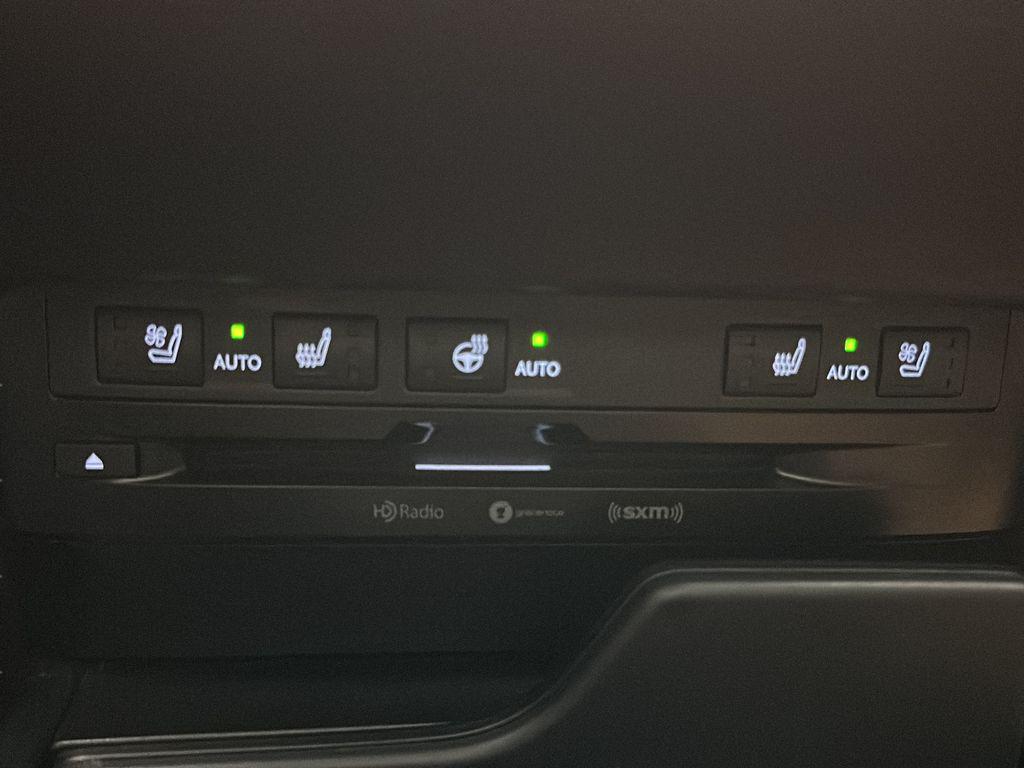 2021 Lexus ES 250 - Photo 31