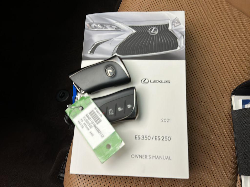 2021 Lexus ES 250 - Photo 33