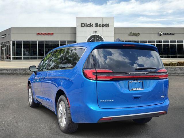 2027 Chrysler Pacifica PACIFICA SELECT AWD