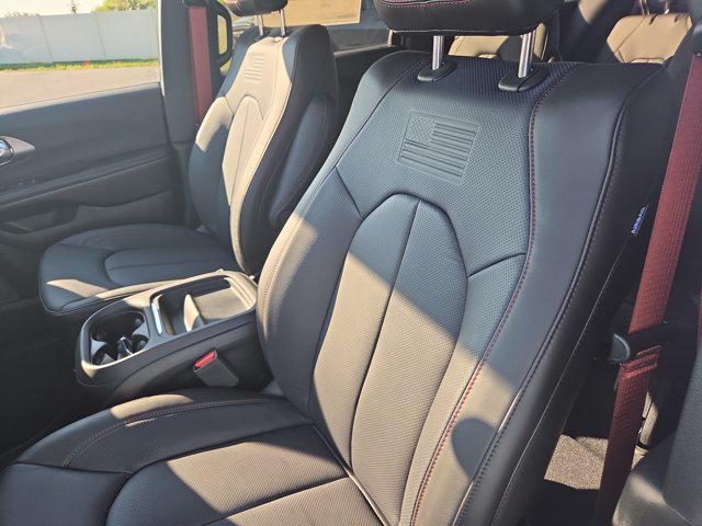 2027 Chrysler Pacifica PACIFICA SELECT AWD 2027 Chrysler Pacifica PACIFICA SELECT AWD