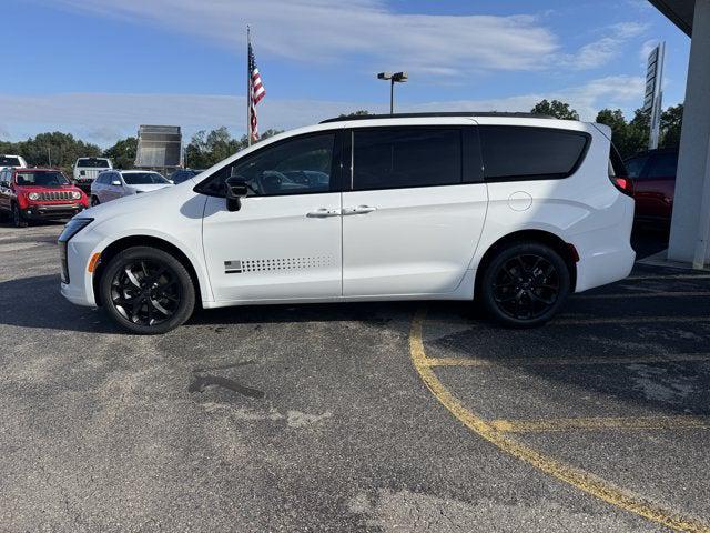 2027 Chrysler Pacifica PACIFICA SELECT AWD