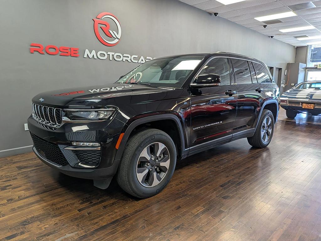 Diamond Black Crystal Pearlcoat 2022 Jeep Grand Cherokee 4xe SUV / Crossover Four-Wheel Drive Automatic