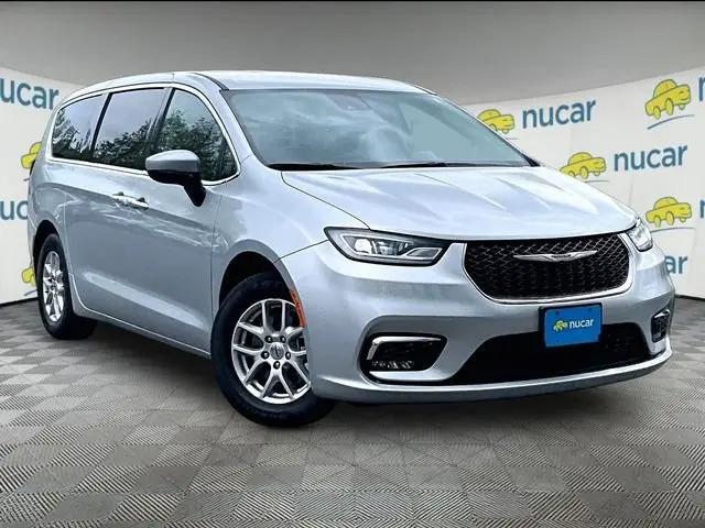 2023 Chrysler Pacifica Touring L for sale in Lebanon, NH