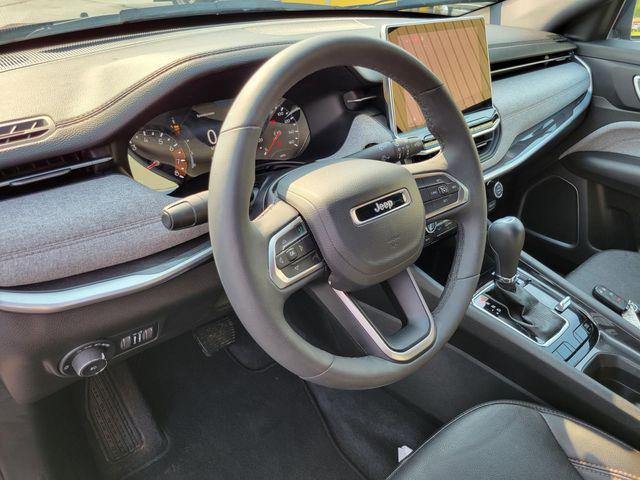 2023 Jeep Compass Latitude Lux FWD