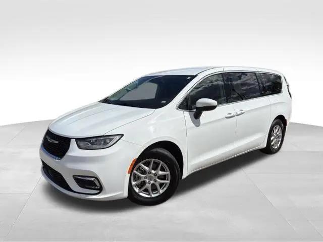 2023 Chrysler Pacifica Touring L for sale in Livonia, MI
