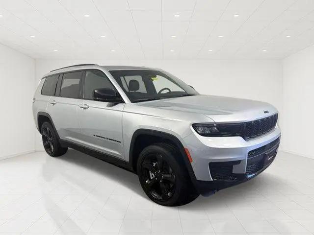 2023 Jeep Grand Cherokee L Altitude 4x4 for sale in Shakopee, MN