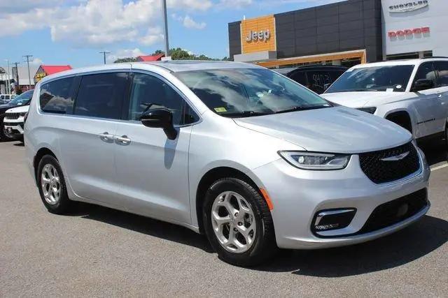 2024 Chrysler Pacifica Limited for sale in Johnston, RI
