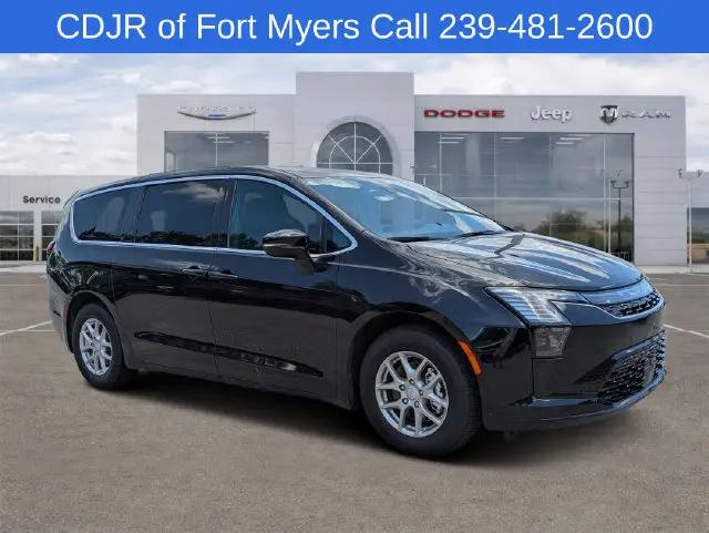 2027 Chrysler Pacifica Select for sale in Fort Myers, FL