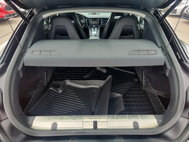 2015 Porsche Panamera 4