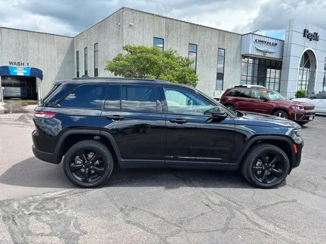 2023 Jeep Grand Cherokee Altitude 4x4 for sale in Luverne, MN