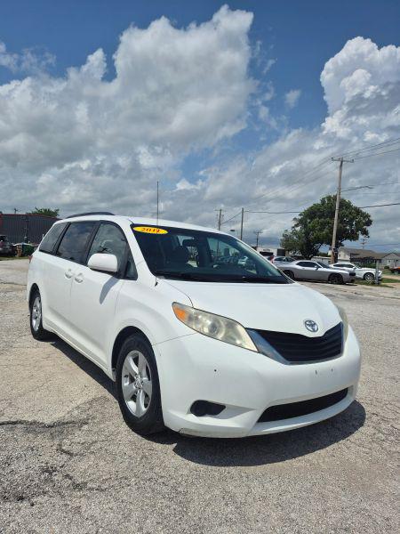 2011 Toyota Sienna LE V6 for sale in Harrisonville, MO