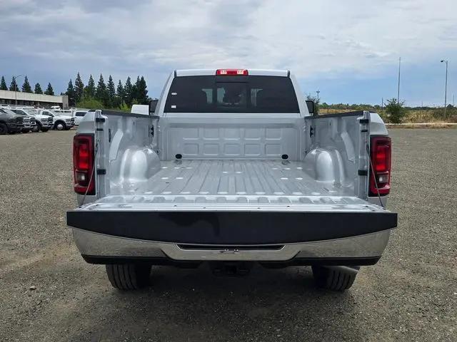 2026 Ram 3500 Tradesman Crew Cab 4x4 8 Box
