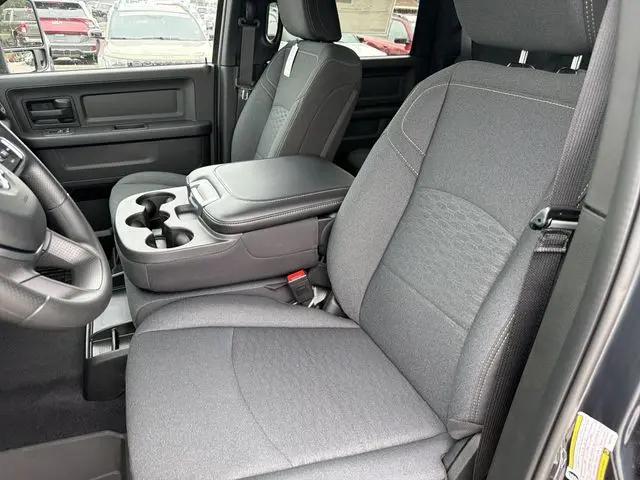 2026 Ram 2500 Black Express Crew Cab 4x4 64 Box