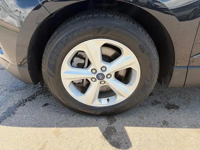 2022 Ford Edge SE
