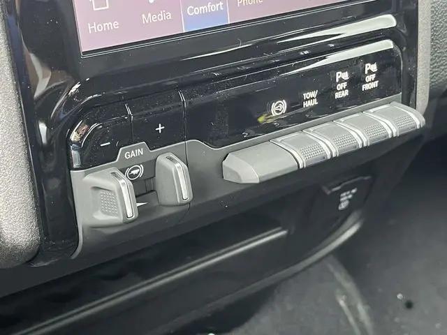 2026 Ram 2500 Black Express Crew Cab 4x4 64 Box
