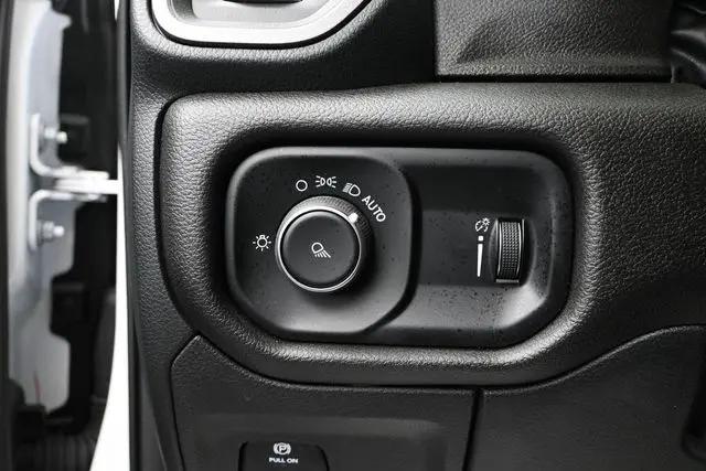 2025 Ram 1500 Tradesman Crew Cab 4x4 57 Box