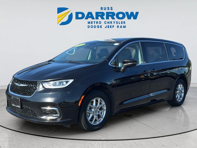 2023 Chrysler Pacifica Touring L for sale in Milwaukee, WI