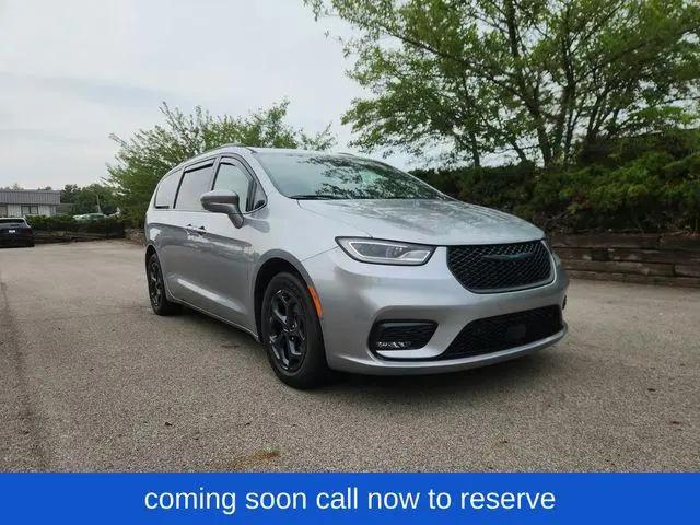 2021 Chrysler Pacifica Hybrid Touring L for sale in Peoria, IL