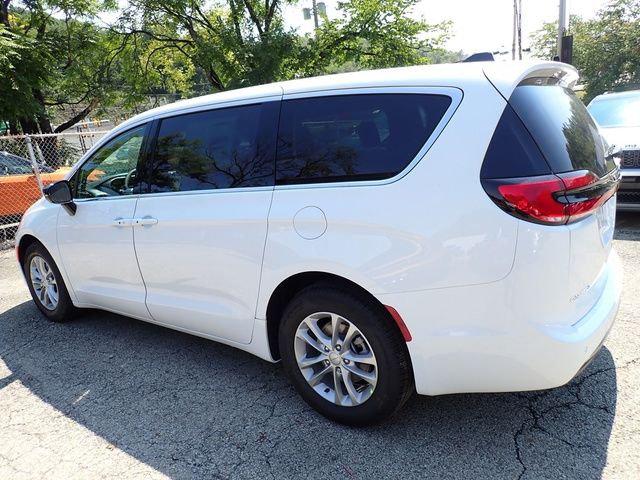 2027 Chrysler Pacifica PACIFICA SELECT