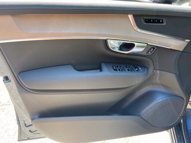2026 Volvo XC90 Plus, B6 AWD Gas mild hybrid, Gasoline, Bright, 7 Seats