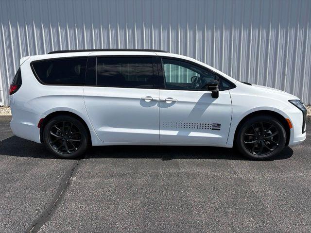 2027 Chrysler Pacifica PACIFICA SELECT