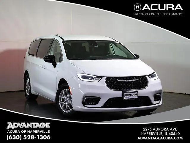 2024 Chrysler Pacifica Touring L for sale in Naperville, IL