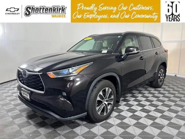 2021 Toyota Highlander XLE for sale in Waukee, IA