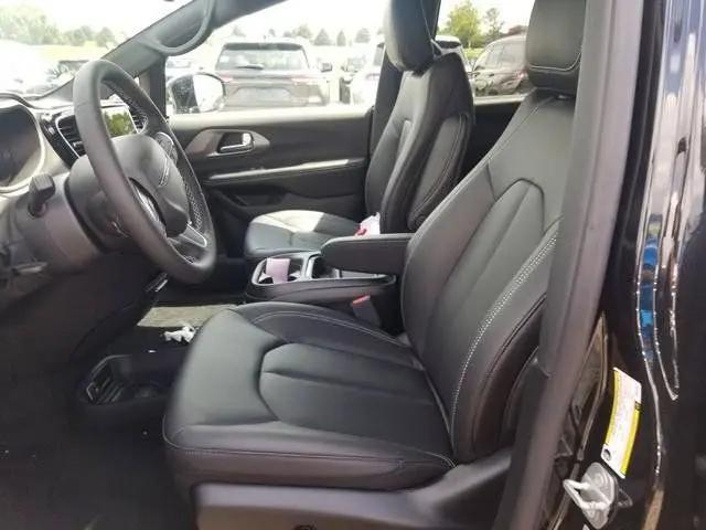2027 Chrysler Pacifica LX