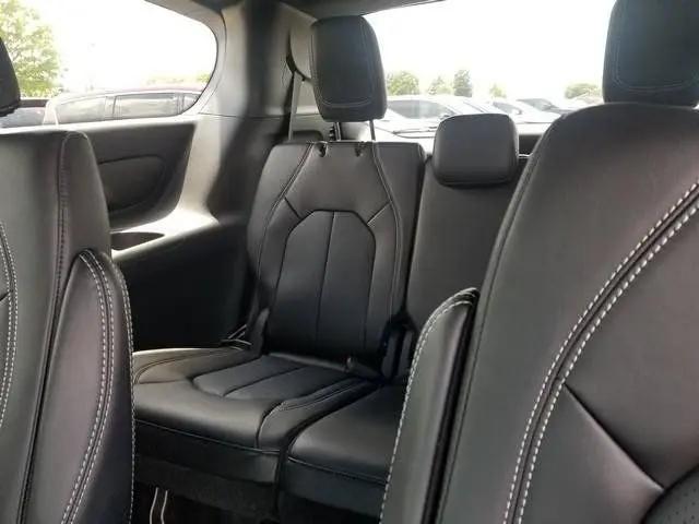 2027 Chrysler Pacifica LX