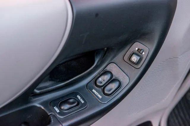 2002 Mazda 300 DS