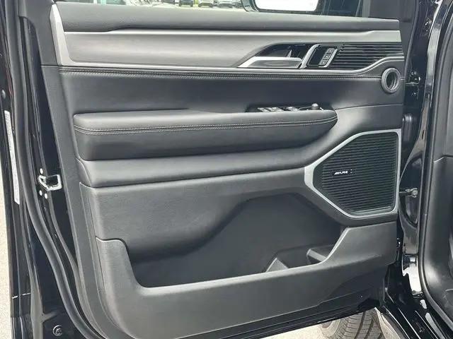 2026 Jeep Grand Wagoneer L 4x4