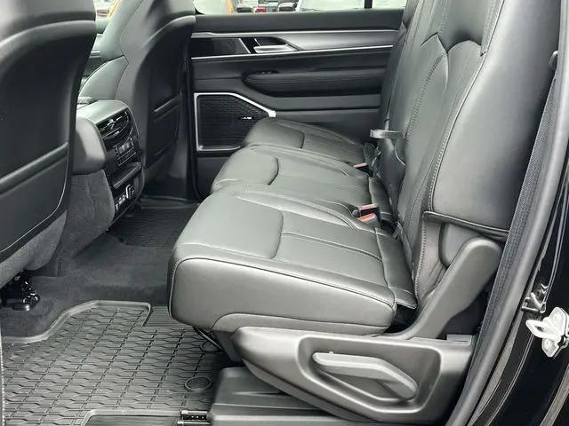 2026 Jeep Grand Wagoneer L 4x4
