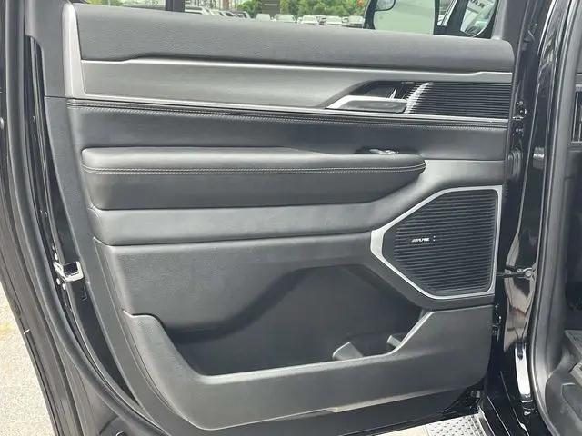 2026 Jeep Grand Wagoneer L 4x4