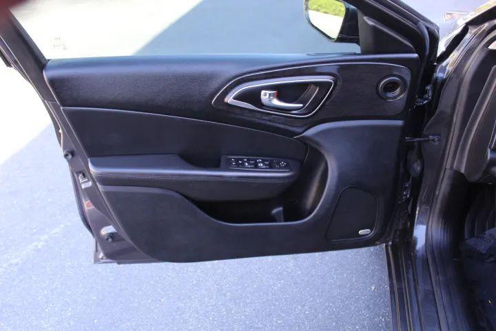 2016 Chrysler 200 C Platinum