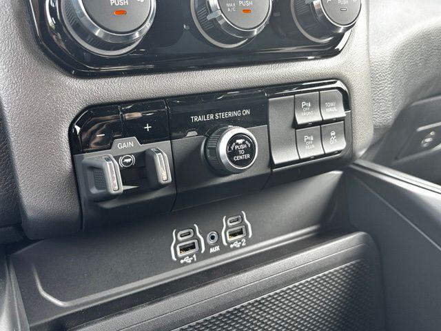 2026 Ram 1500 Express Crew Cab 4x4 57 Box