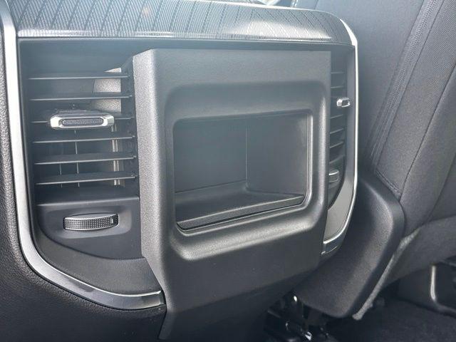 2026 Ram 1500 Express Crew Cab 4x4 57 Box