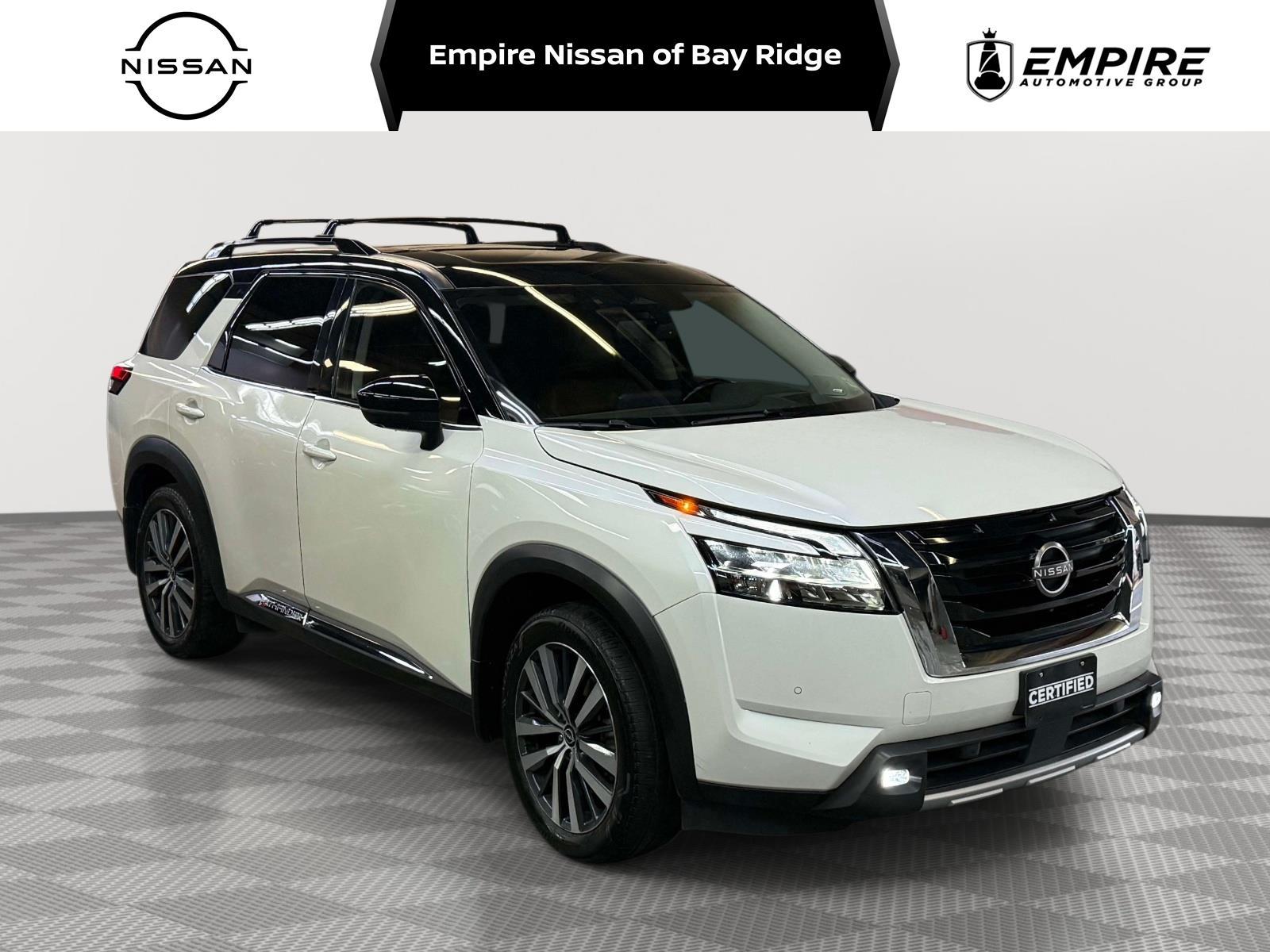 Pearl White Tricoat/Super Black 2022 Nissan Pathfinder SUV / Crossover All-Wheel Drive 9-Speed Automatic