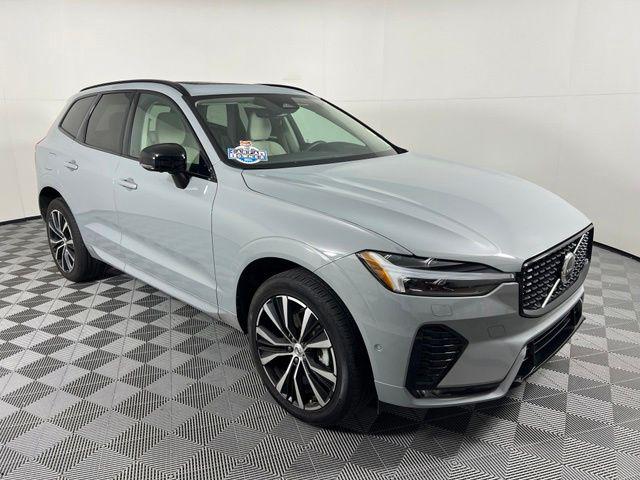 2024 Volvo XC60 B5 Plus Dark Theme AWD's photo