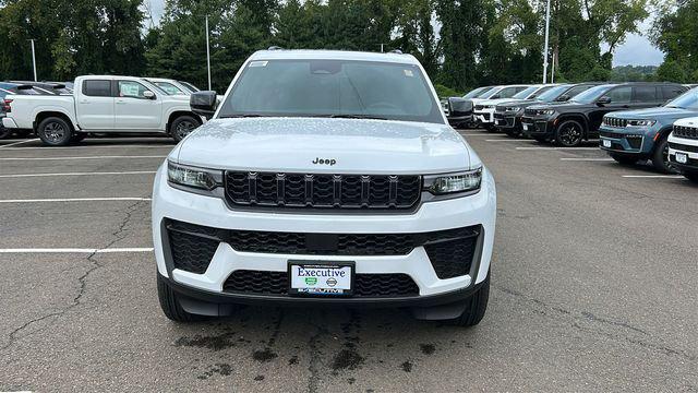 2027 Jeep Grand Cherokee L Laredo Altitude