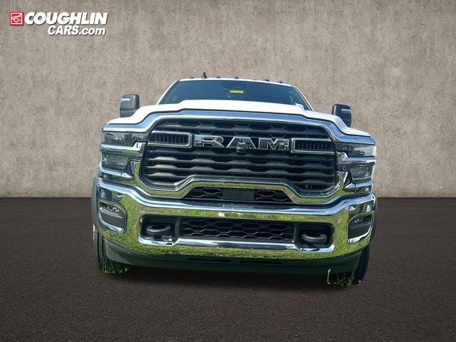 2026 RAM 5500 Chassis RAM 5500 TRADESMAN CHASSIS CREW CAB 4X4 84 CA